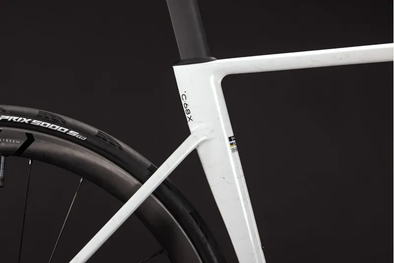 Cube Litening Air C:68X Pro Carbon Road bike 2027 in Chalkyfibre/Gold-8