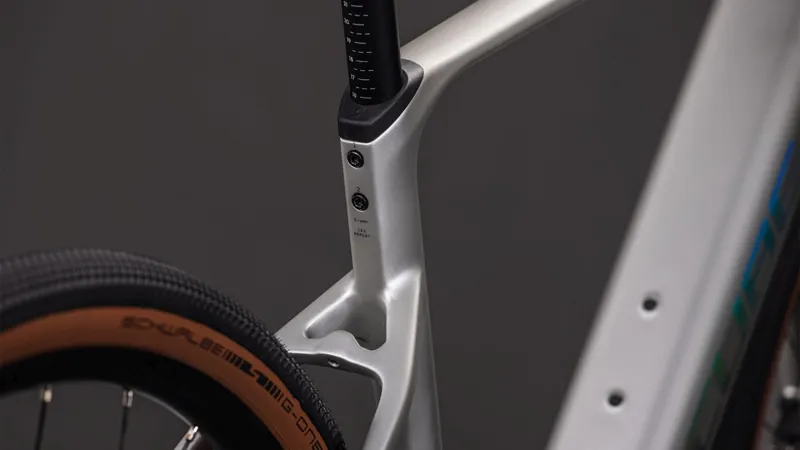 Cube Nulane Hybrid c:62 Race 400x Electric Hybrid Bike 2026 in Sleekgrey/Prism-3