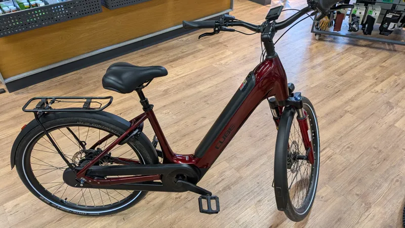 EX DEMO Cube Supreme Hybrid Pro 625 Electric Hybrid Bike XXS 2025 in Red/Black