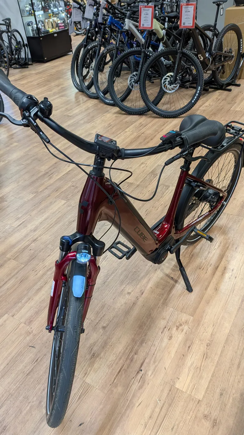 EX DEMO Cube Supreme Hybrid Pro 625 Electric Hybrid Bike XXS 2025 in Red/Black-3