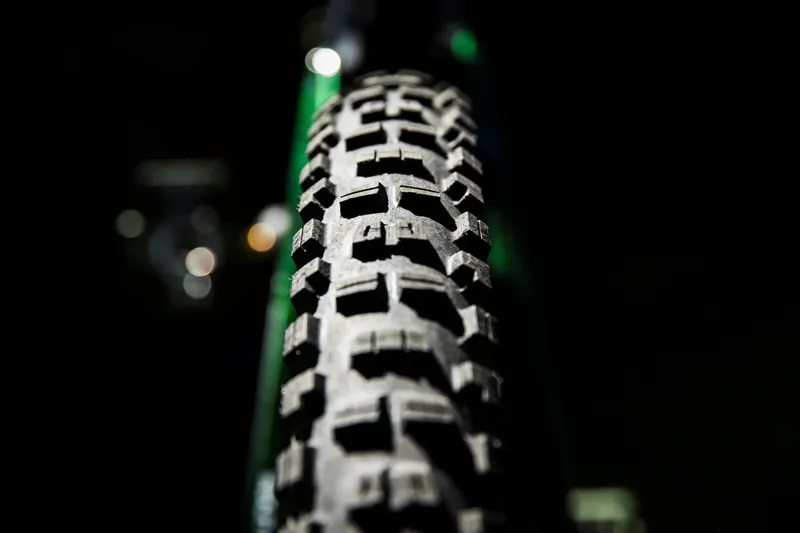 Maxxis Minion DHR II Downhill 3C MaxxGrip Tubeless Folding Tyre 27.5 x 2.4 in Black-3