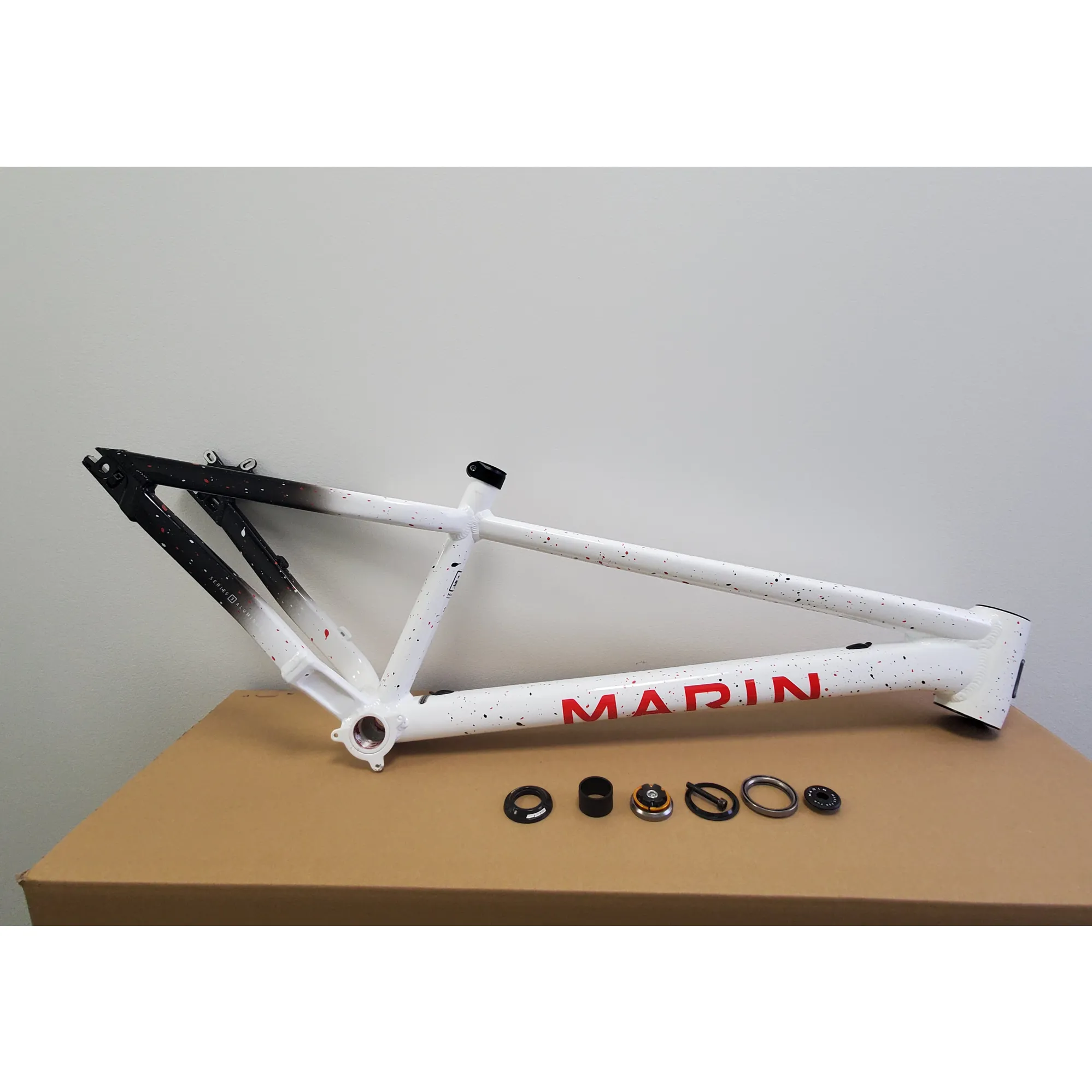 Wx R Aluminum Track Frame EX DISPLAY Marin Alcatraz Large Hardtail