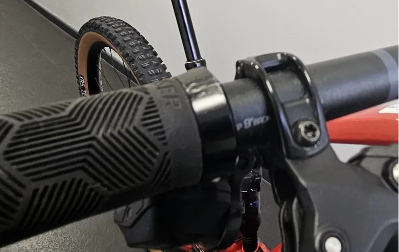 EX DEMO Trek Rail 8 Medium GX AX 625 Electric MTB in Lava Red-2