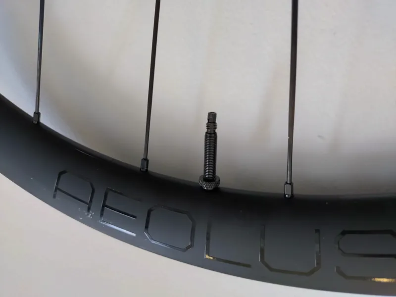 EX DISPLAY Bontrager Aeolus Elite 35 TLR Disc Front 700c Road Wheel in Black-4