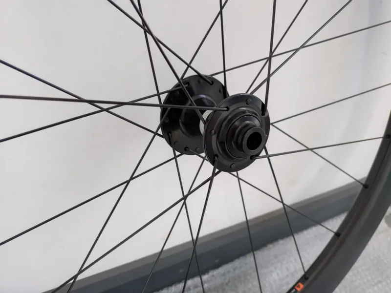 EX DISPLAY Giant SLR 2 50 Disc Brake Front 700c Carbon Road Wheel in Black-4