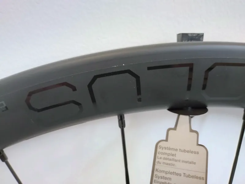 EX DISPLAY Bontrager Aeolus Elite 35 TLR Disc Front 700c Road Wheel in Black-6