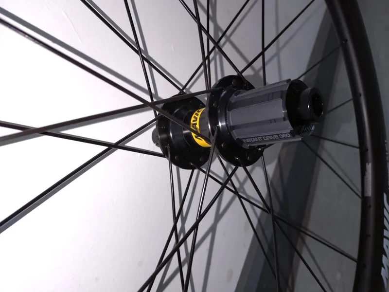 EX DISPLAY Mavic Cosmic S 42 Disc Centre Lock Brake 700c Shimano HG Road 11/12x Rear Road Wheel in Bl-6