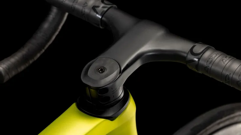 Cube Agree C:62 Race Road Bike 2025 In flashlime-2