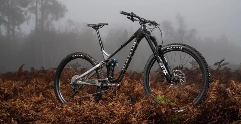 Marin Alpine Trail Carbon 2 Full Suspension Mountain Bike 2025 in Gloss Black/Silver-4