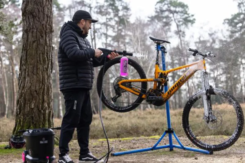 Mobile Pressure Washer plus 1L Nano Cleaner-11