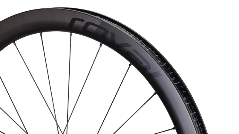 Specialized Terra Aero CL 700C Carbon Front Wheel in Satin Carbon/Satin Black-2