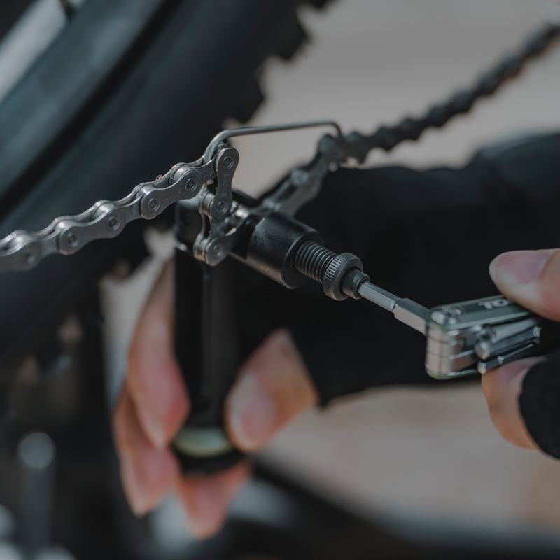 Topeak BB Hide'n Chain Tool in Black-7