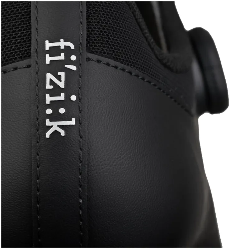 Fizik Vento Omna Road Shoes in Black-4