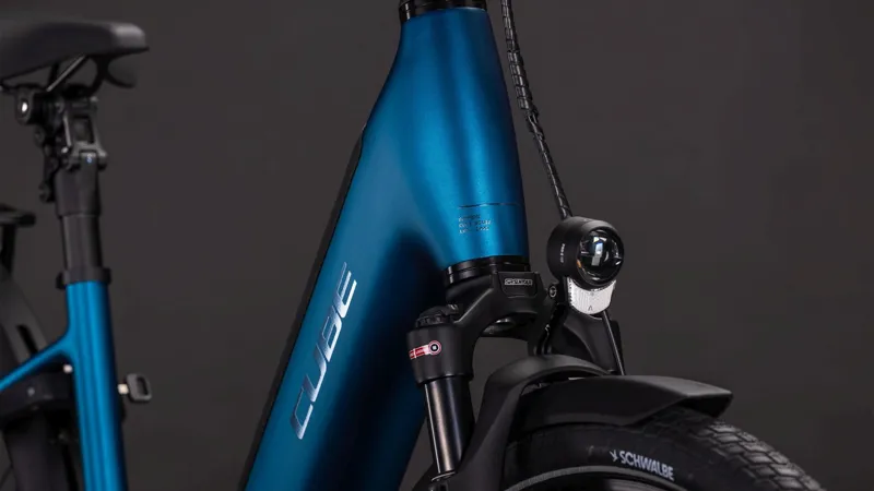 Cube Supreme Hybrid Deluxe Pro 600 EE Electric Hybrid Bike 2026 in ElectricBlue-5