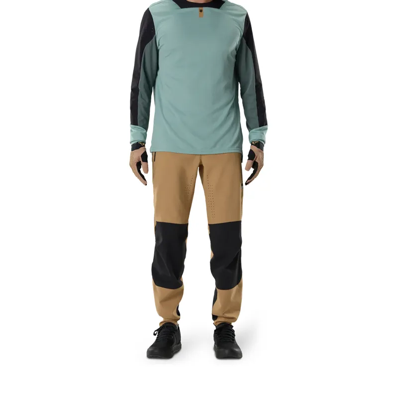 Fox Defend Pant in Brown Sugar-2