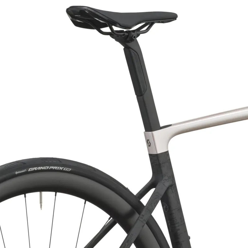 Scott Addict RC 30 Road Bike 2027 in Champagne Pink and Carbon Black-4