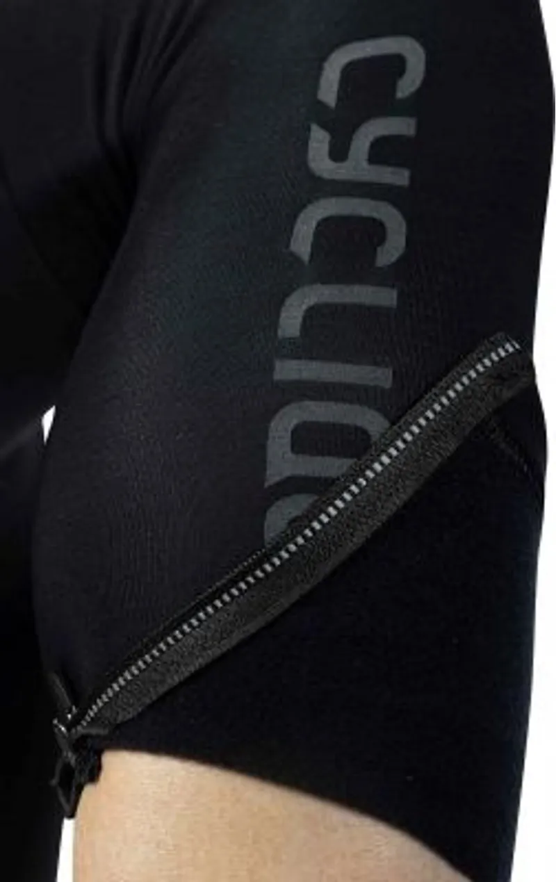 Cube Cyclique Essentiq Legwarmers in Black-2