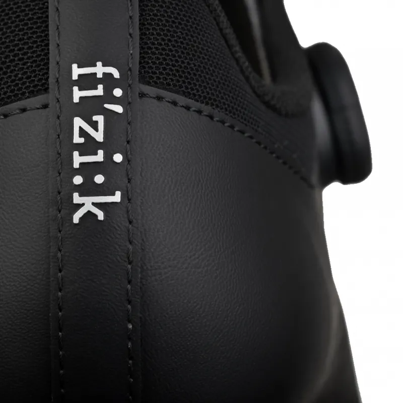 Fizik Vento Omna Wide Fit Road Shoes in Black-4