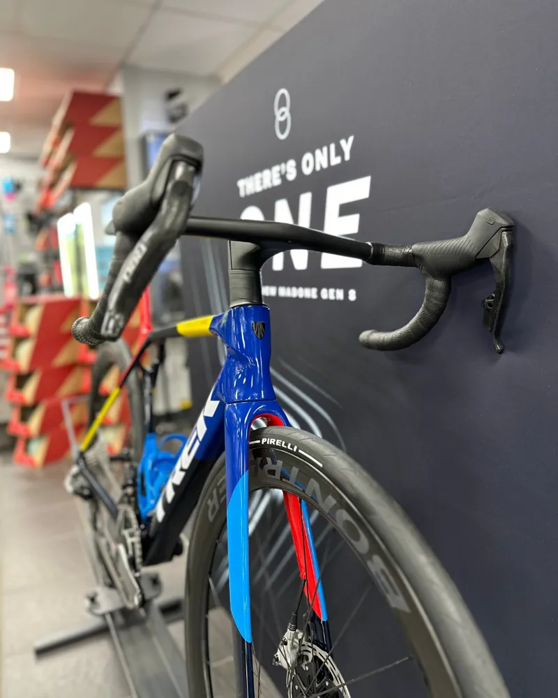 Trek Madone SLR 9 AXS Gen 8 Road Bike 2026 in Navy Smoke-7