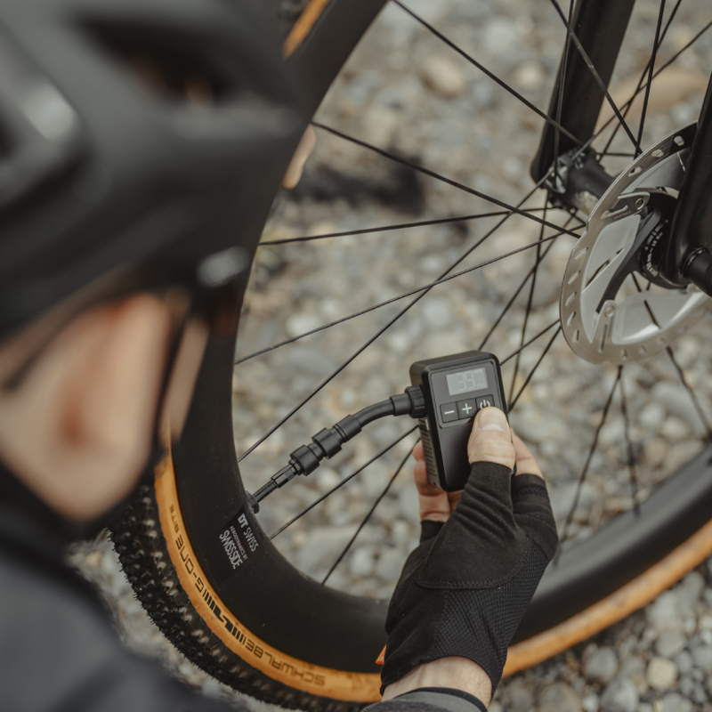 Topeak E-Booster Digital Mini Electric Inflator Pump in Black-3