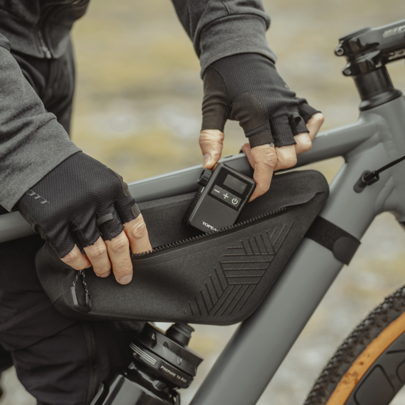 Topeak E-Booster Digital Mini Electric Inflator Pump in Black-4