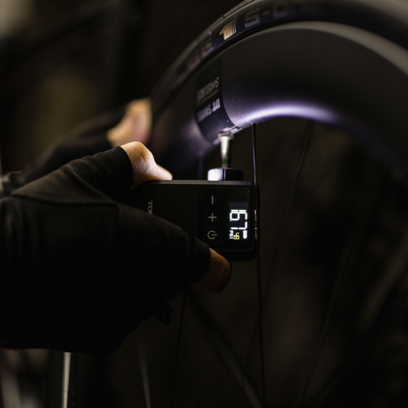 Topeak E-Booster Digital Mini Electric Inflator Pump in Black-5