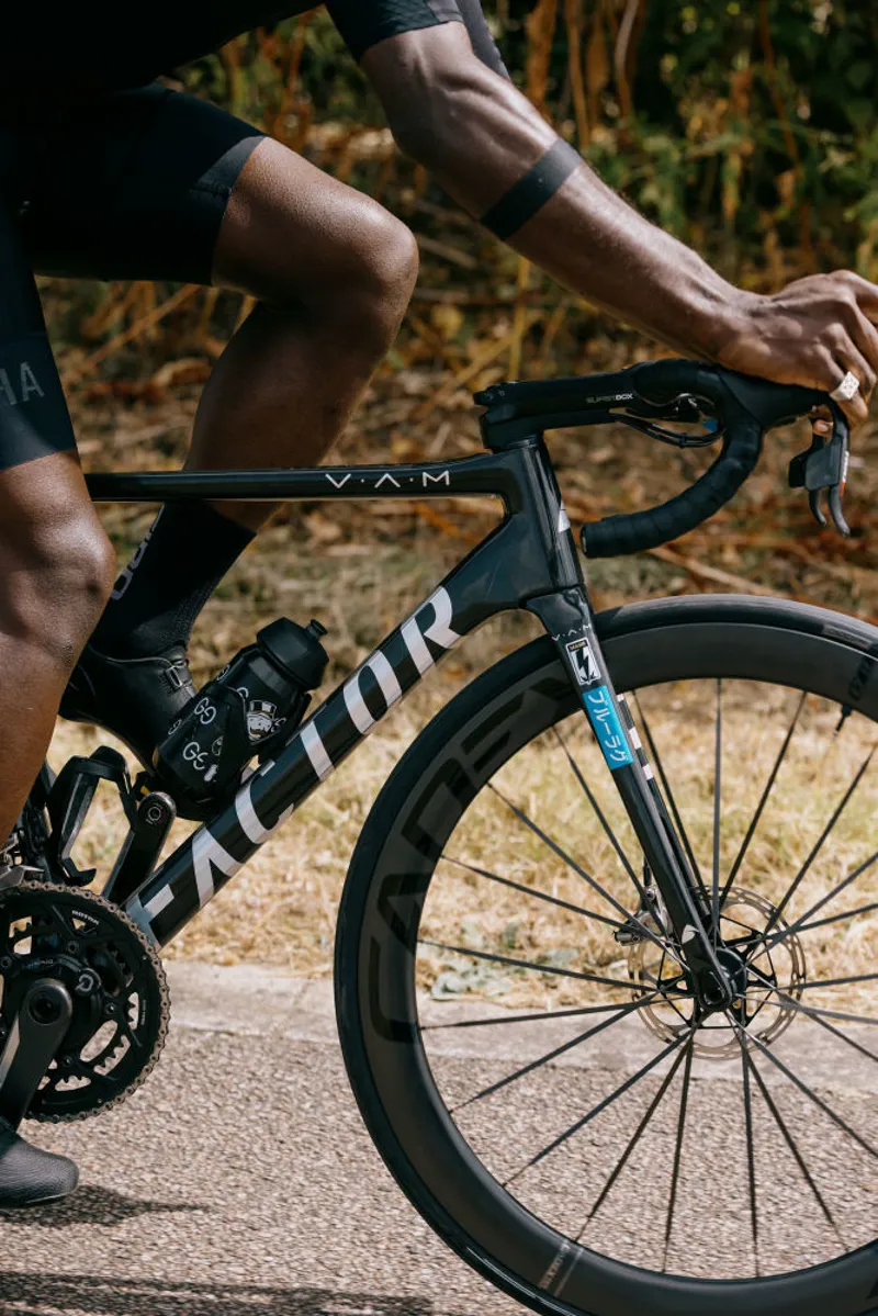 Cadex 50 Ultra Hookless Disc Brake 700c Road Front Wheel in Black-4