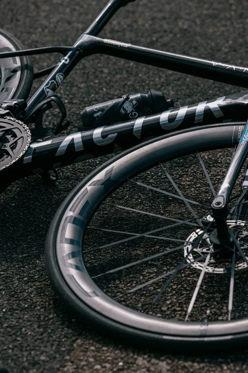 Cadex 50 Ultra Hookless Disc Brake 700c Road Front Wheel in Black-5