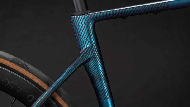 Cube Attain C:62 SLT Road Bike 2026 in Shiftmint/White-4