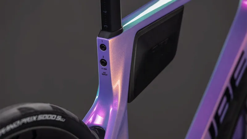 Cube Agree C:62 SLX Road Race Bike 2026 in CosmicPurple/Black-2