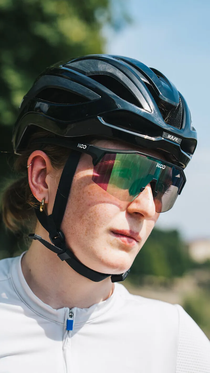 Koo Alibi Sunglasses in Black Matt/Photochromic Green Mirror-3