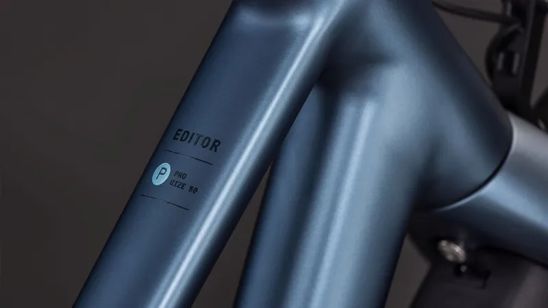 Cube Editor Pro Fe Trapeze Hybrid Bike 2026 in Mineralblue/Chrome-2