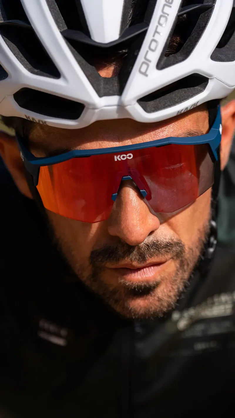 Koo Alibi Sunglasses in Dark Blue Matt/Photochromic Red Mirror-3