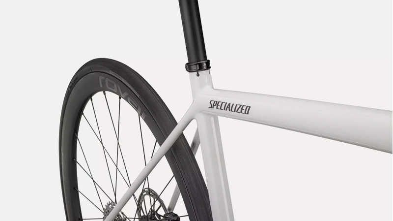 Specialized Aethos Expert Road Bike 2024 in Dune White/Obsidian-6