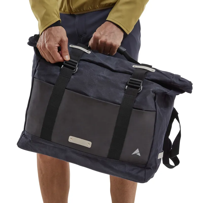 Altura Heritage 25L Cycling Messenger Bag in Navy-3