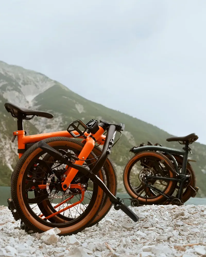 Brompton G Line with Roller Frame 8 Speed Folding Bike 2025 in Traildust White-10