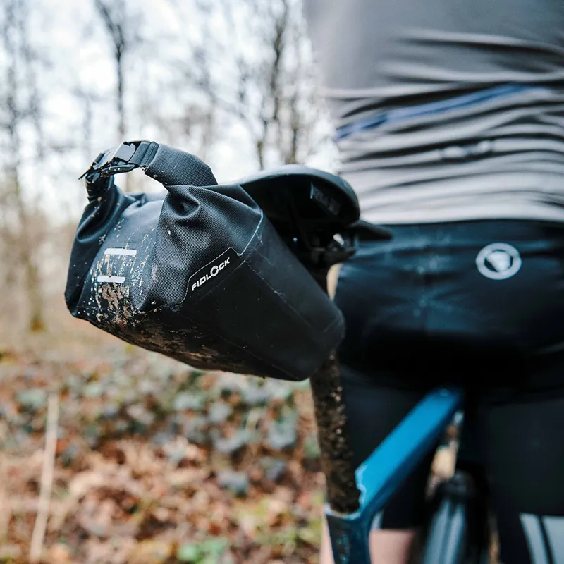 Fidlock PINCLIP Saddle Bag M 0.7L + Saddle Base in Black-1