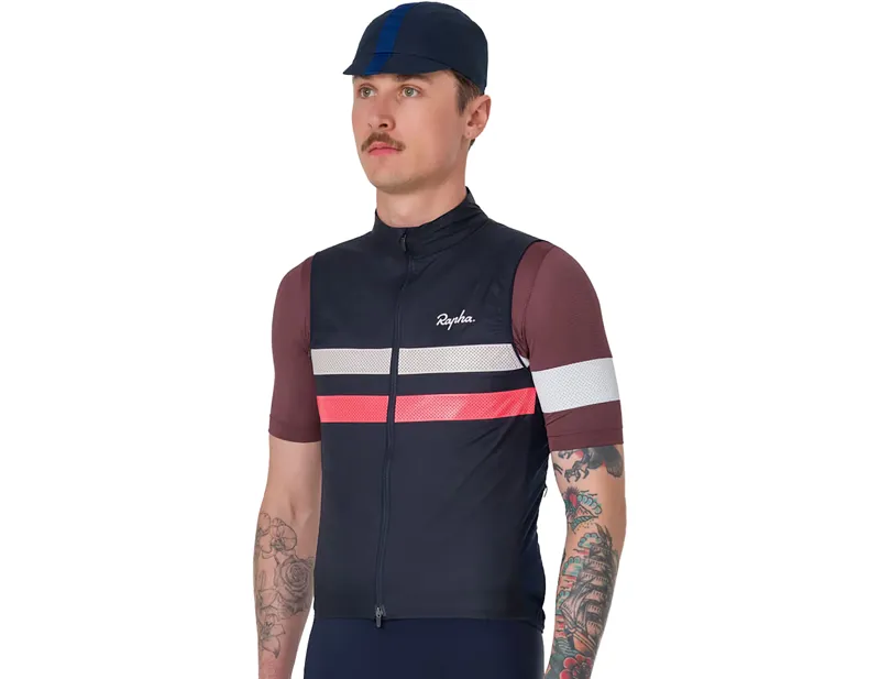 Rapha Brevet Gilet in Dark Navy/Hi-Vis Pink-3