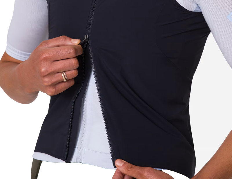 Rapha Women's Pro Team Gilet II in Black/Silver Reflective-3