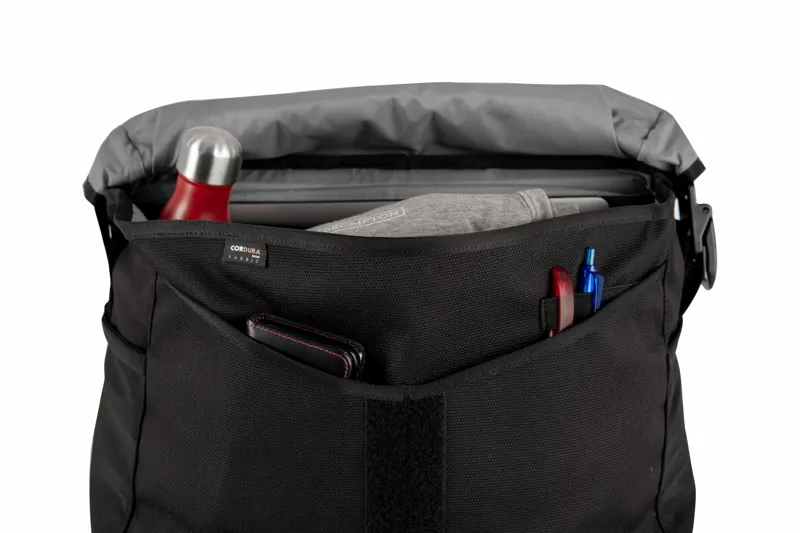 Brompton Metro Messenger Large Bag with Frame in Black-4