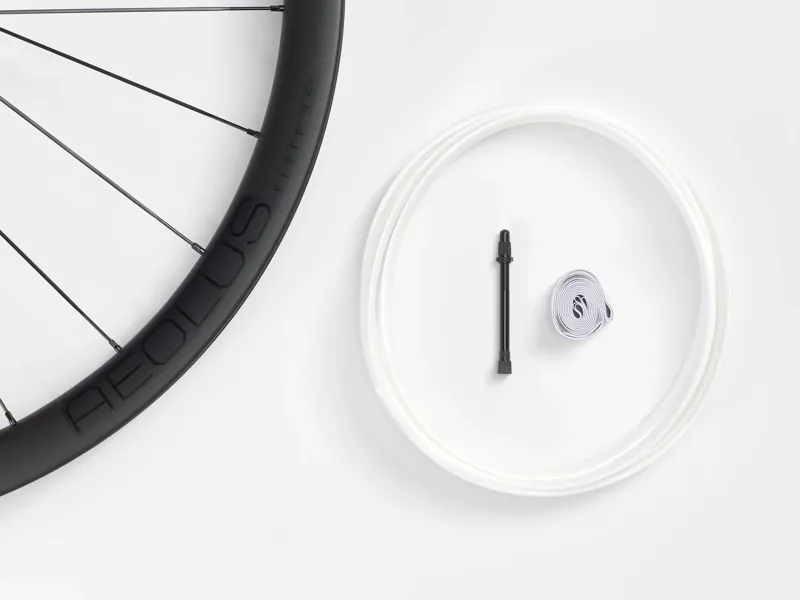 Bontrager Aeolus Elite 35 TLR Disc Front 700c Road Wheel in Black-4