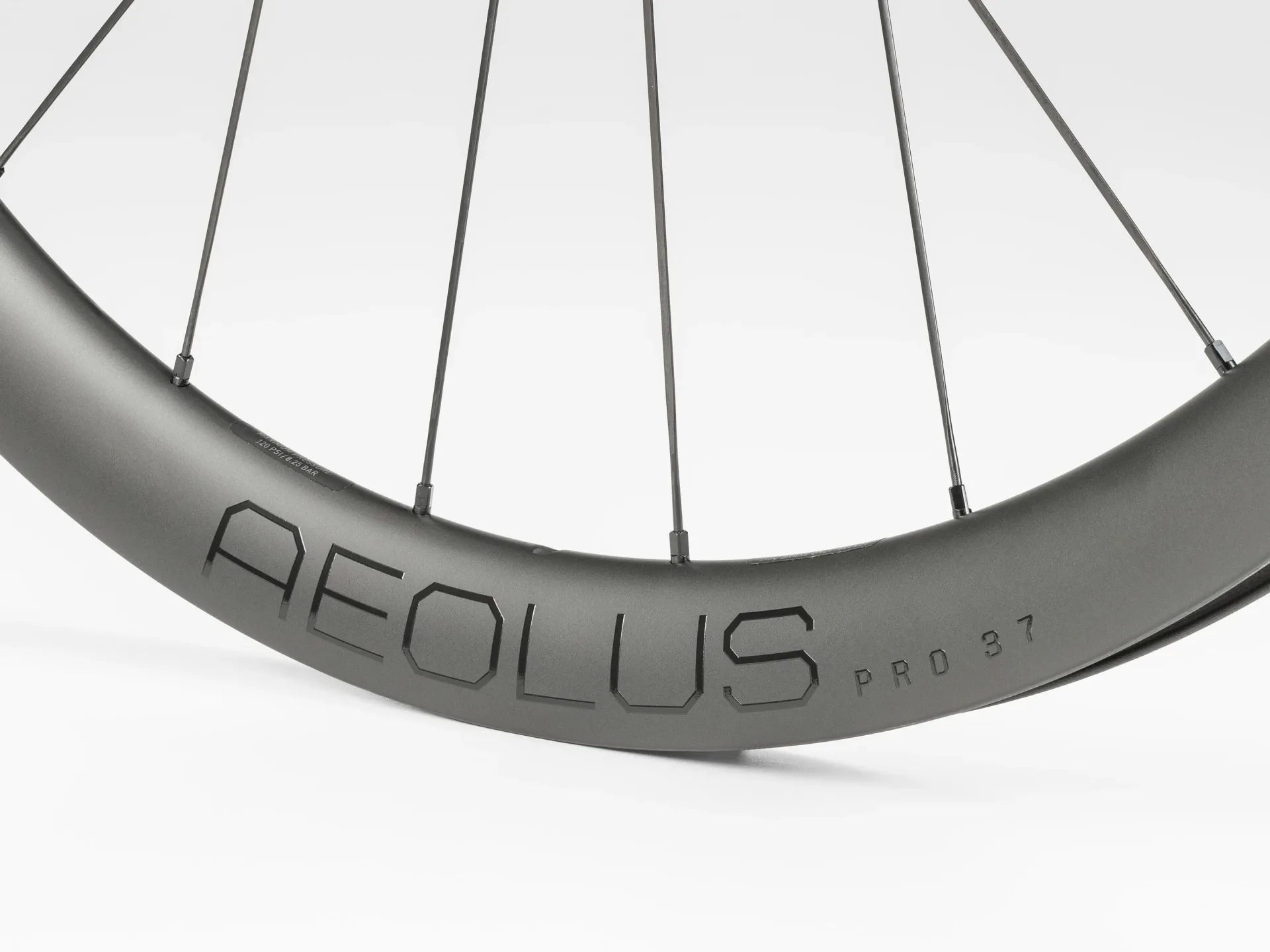 Bontrager Aeolus Pro 37 TLR Disc 700c Front Road Wheel in Black