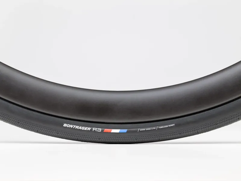 Bontrager R3 Hard-Case Lite TLR Road Tyre 700x32 in Black-2