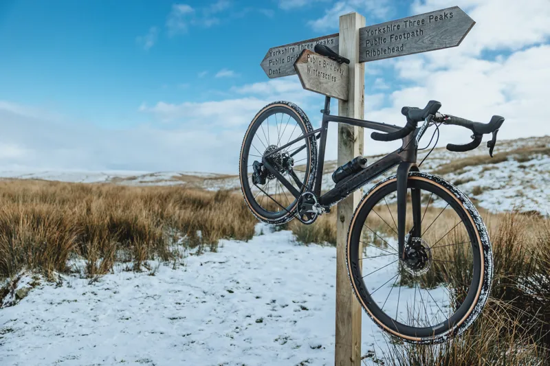 Roval Terra CL Wheelset in Satin Carbon/ Charcoal 700c-9