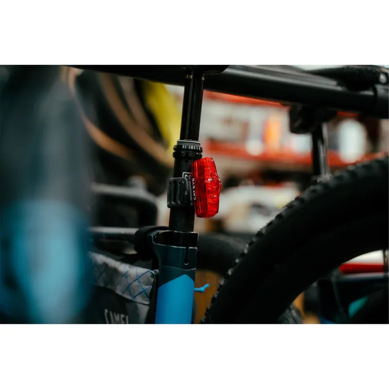 Cateye VIZ 100 USB-C Rear Bike Light in Red-1