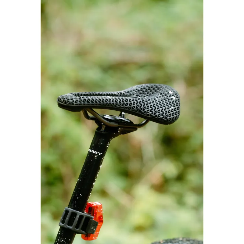 Cateye VIZ 100 USB-C Rear Bike Light in Red-2