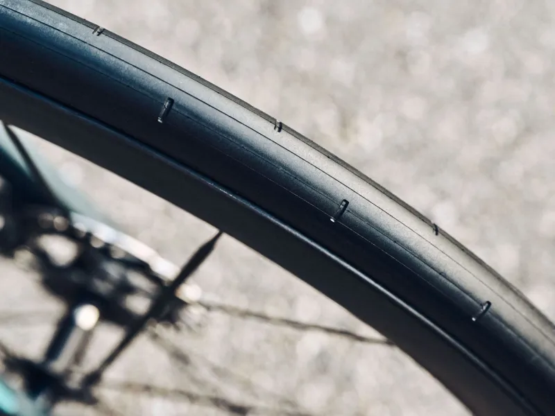 Cadex Aero Tyre 700x28c in Black-3