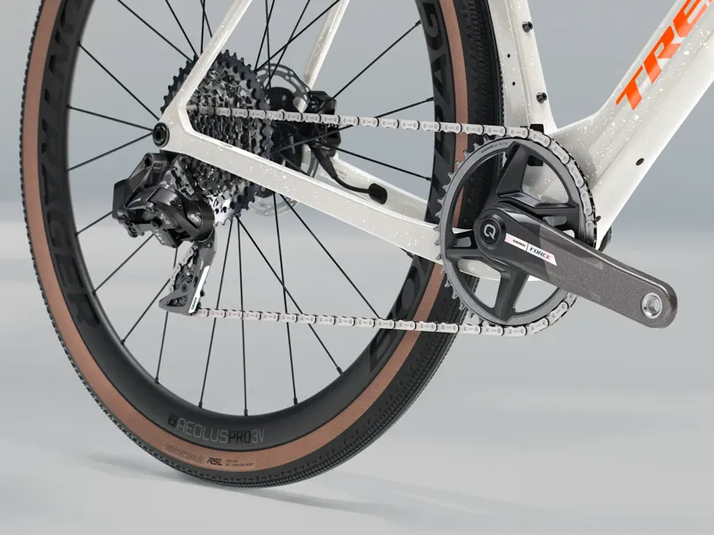 Trek Checkmate SLR 7 AXS Gravel Bike 2025 in Era White/Buff Beige-4