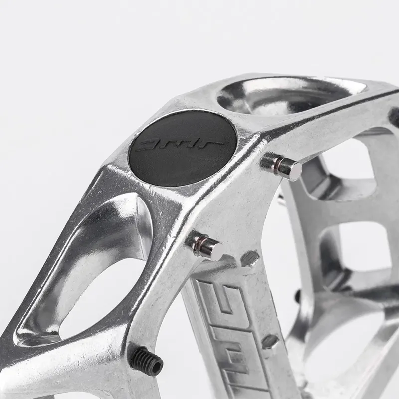 DMR V8 Classic in Silver-3