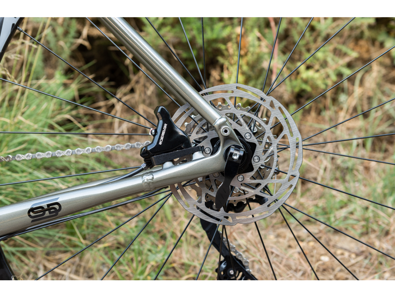 DODGY BRAKES Orro Terra Gravel Flat Bar 105 R900 Gravel Bike 2023 in Silver -5